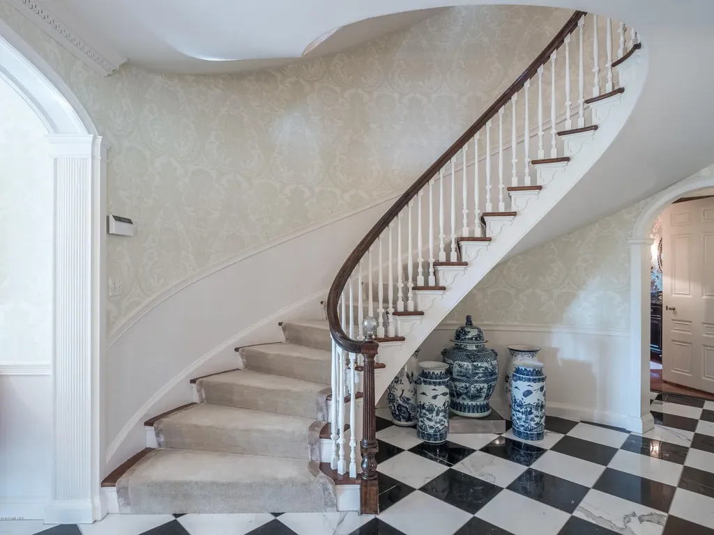 205 Round Hill Road Greenwich CT 06831