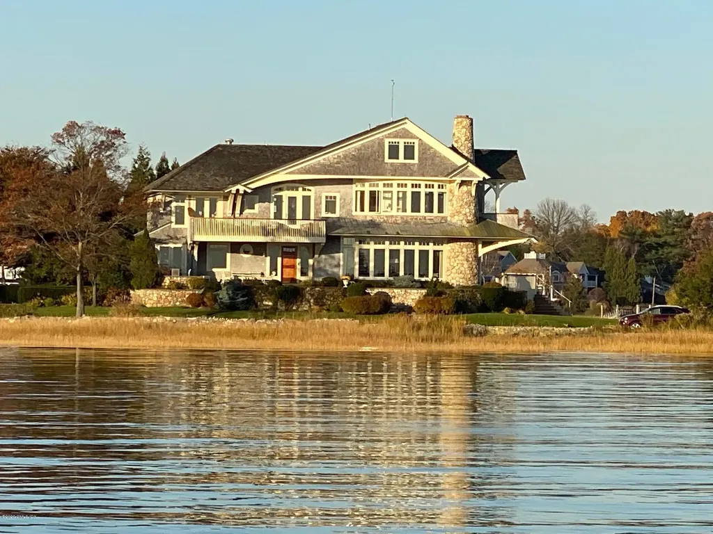 51 Willowmere Circle Riverside CT 06878