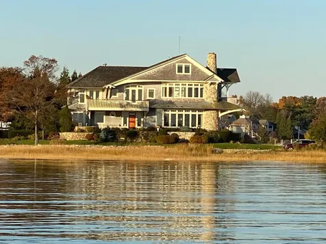51 Willowmere Circle Riverside CT 06878