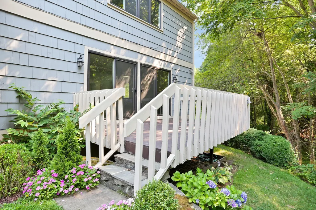 224 W Lyon Farm Drive Greenwich CT 06831