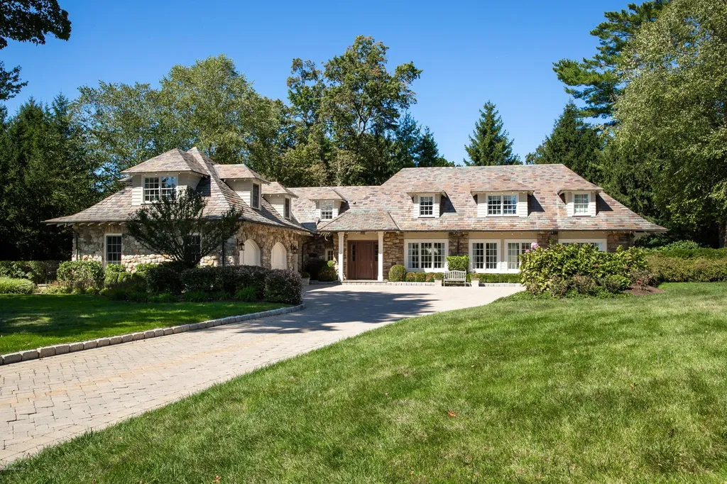 12 Chieftans Road Greenwich CT 06831