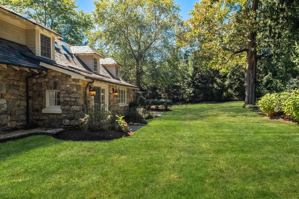 12 Chieftans Road Greenwich CT 06831