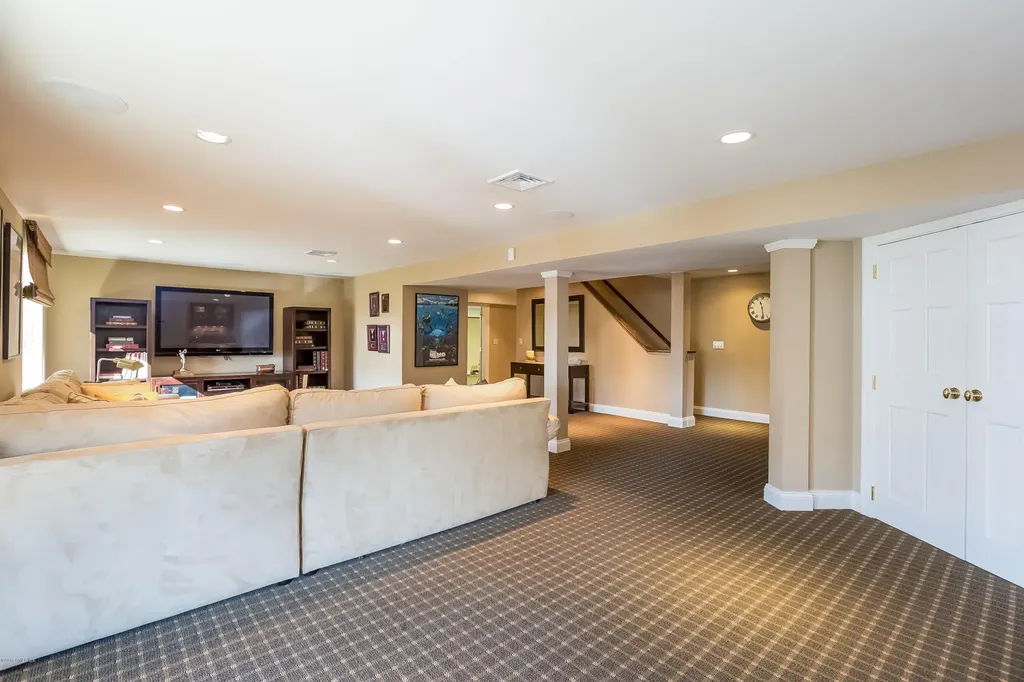 624 W Lyon Farm Drive Greenwich CT 06831