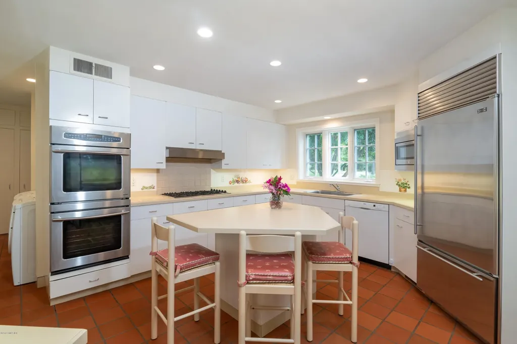 26 Meadowcroft Lane Greenwich CT 06830