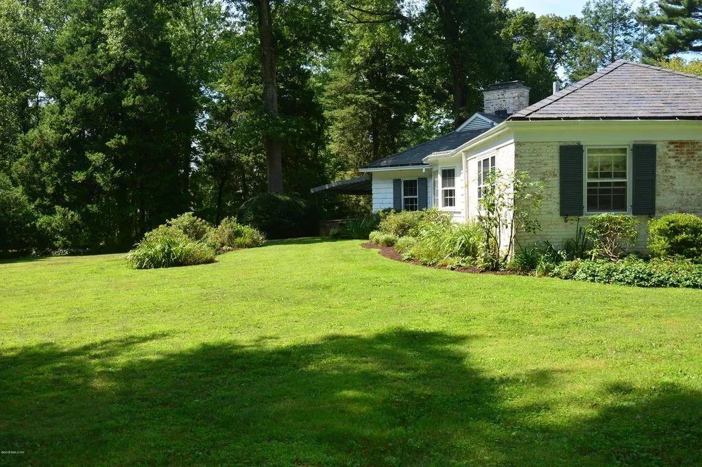 26 Meadowcroft Lane Greenwich CT 06830