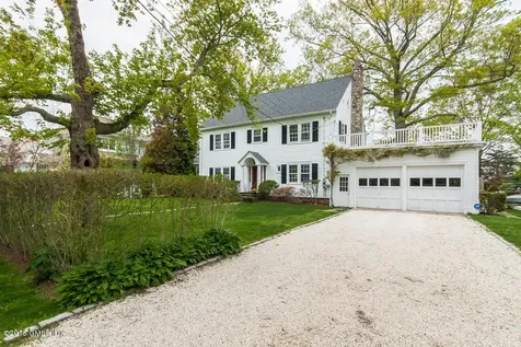 15 Meadow Place Old Greenwich CT 06870