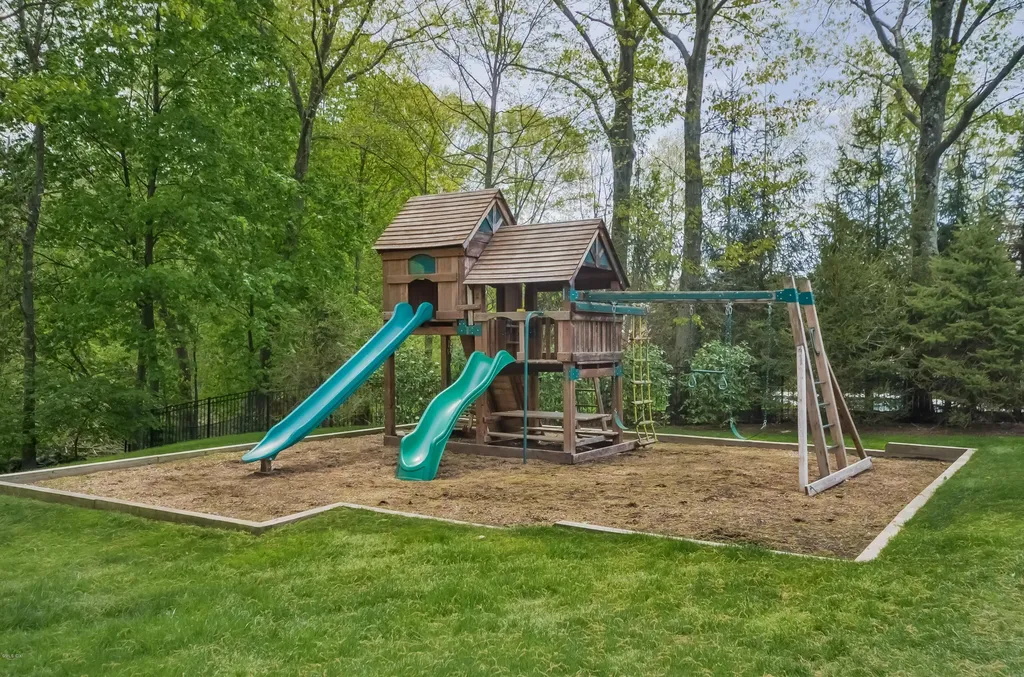 11 Stillman Lane Greenwich CT 06831