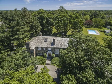 566 Round Hill Road Greenwich CT 06831