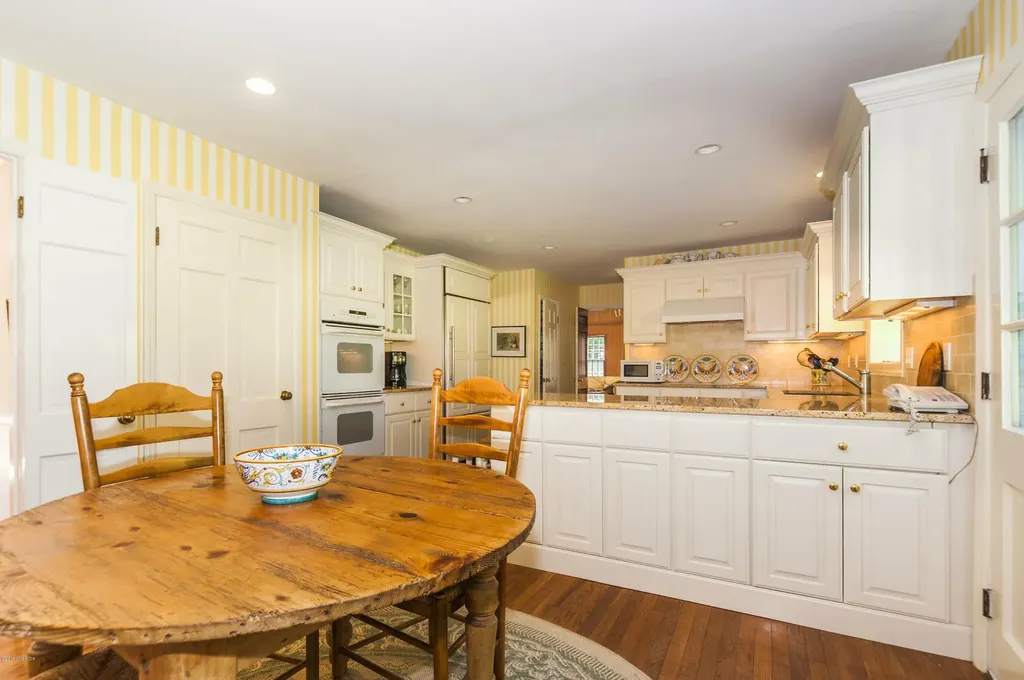 24 Londonderry Drive Greenwich CT 06830