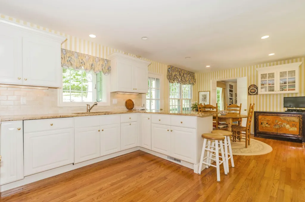 24 Londonderry Drive Greenwich CT 06830