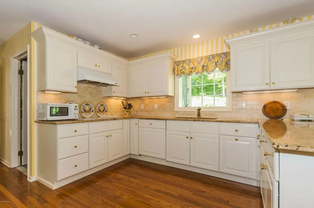 24 Londonderry Drive Greenwich CT 06830