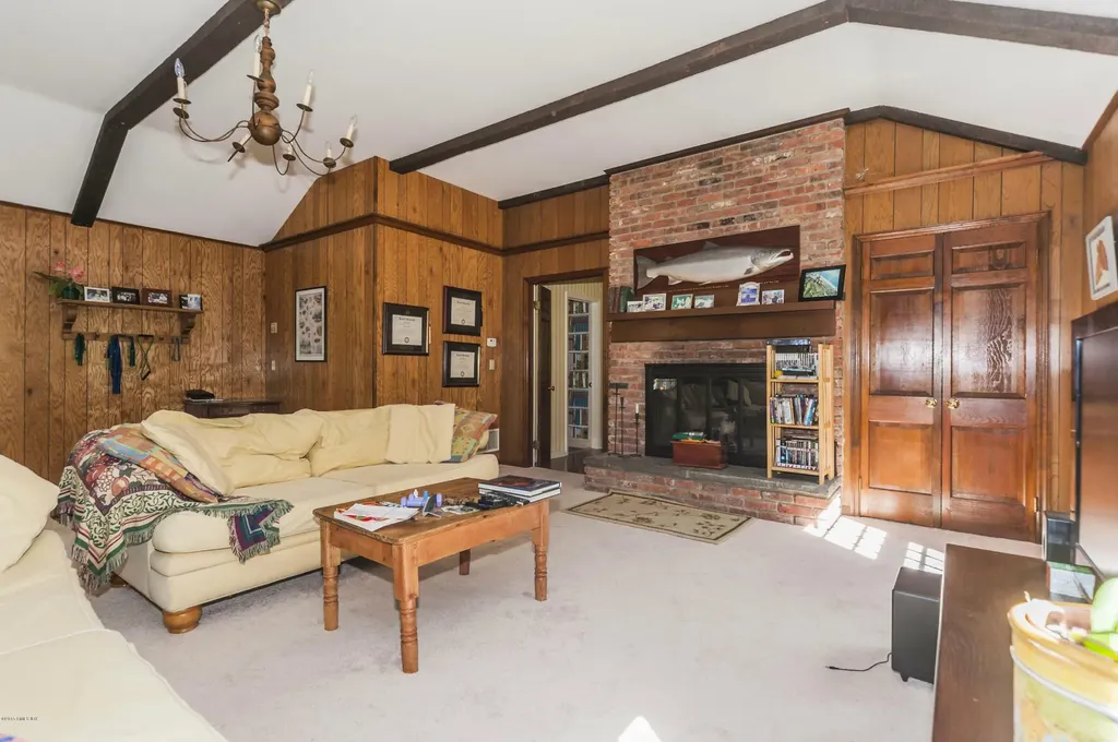 24 Londonderry Drive Greenwich CT 06830