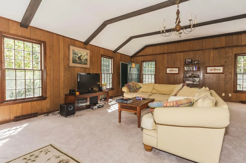 24 Londonderry Drive Greenwich CT 06830