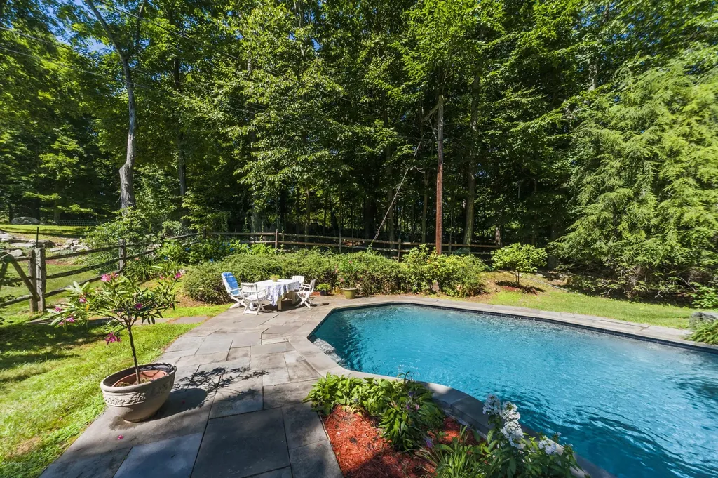24 Londonderry Drive Greenwich CT 06830