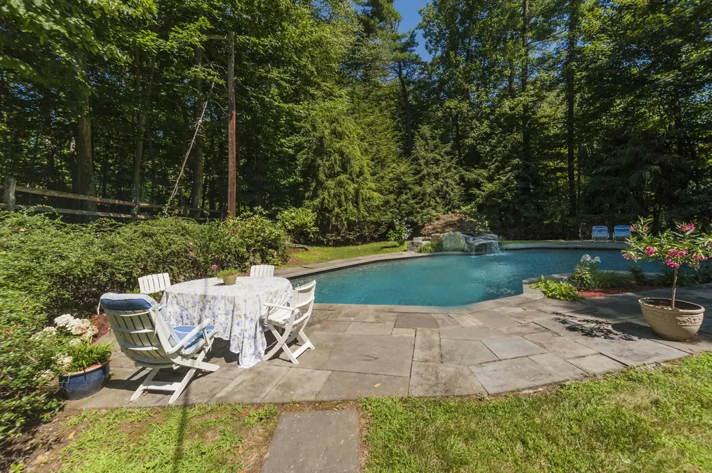 24 Londonderry Drive Greenwich CT 06830