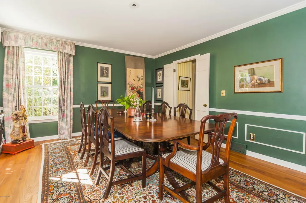 24 Londonderry Drive Greenwich CT 06830
