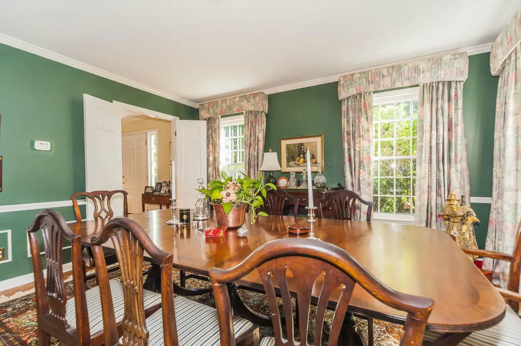 24 Londonderry Drive Greenwich CT 06830