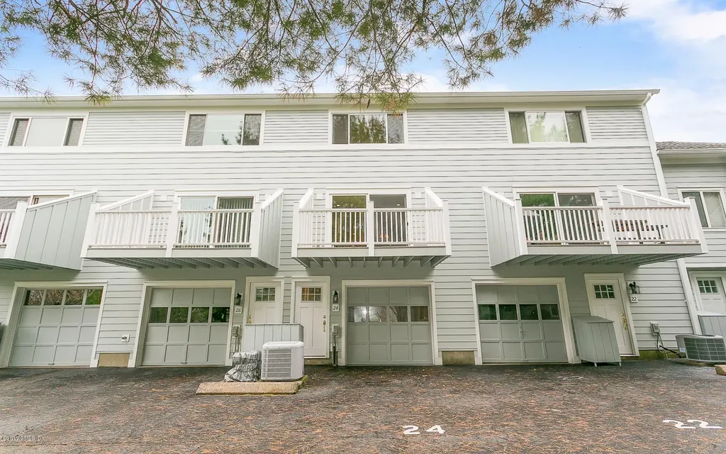 24 Whiffletree Way Riverside CT 06878