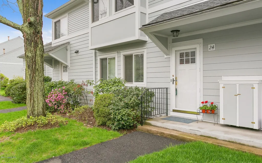 24 Whiffletree Way Riverside CT 06878
