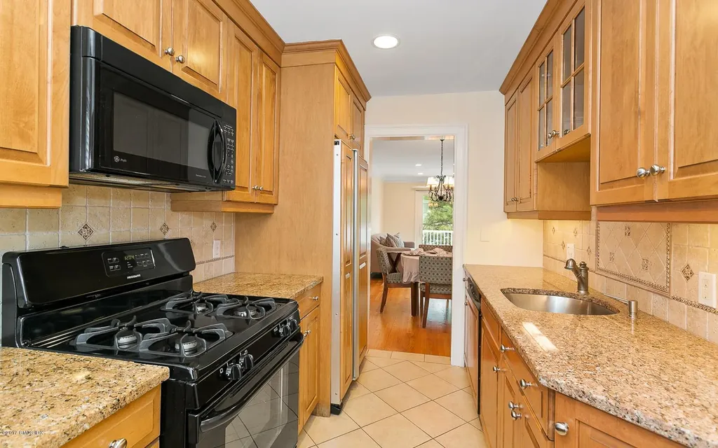 24 Whiffletree Way Riverside CT 06878