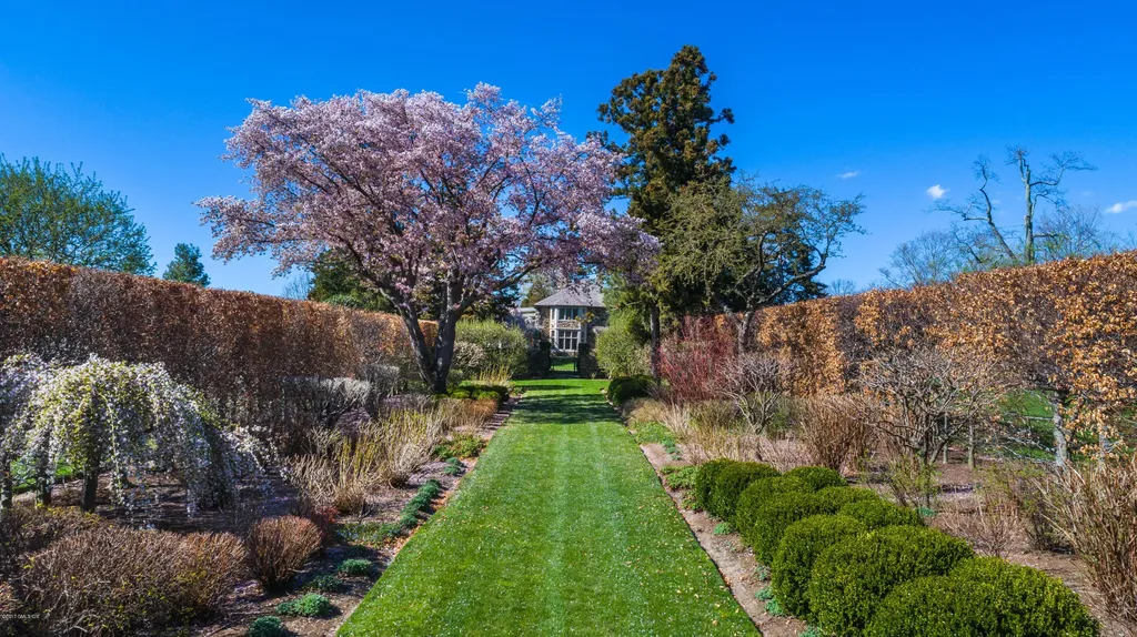 9 Sabine Farm Road Greenwich CT 06831