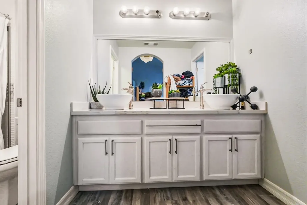 374 Molly Avenue Chowchilla CA 93610