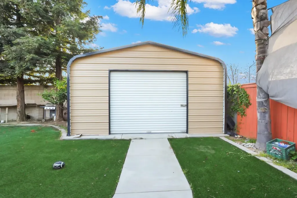 374 Molly Avenue Chowchilla CA 93610