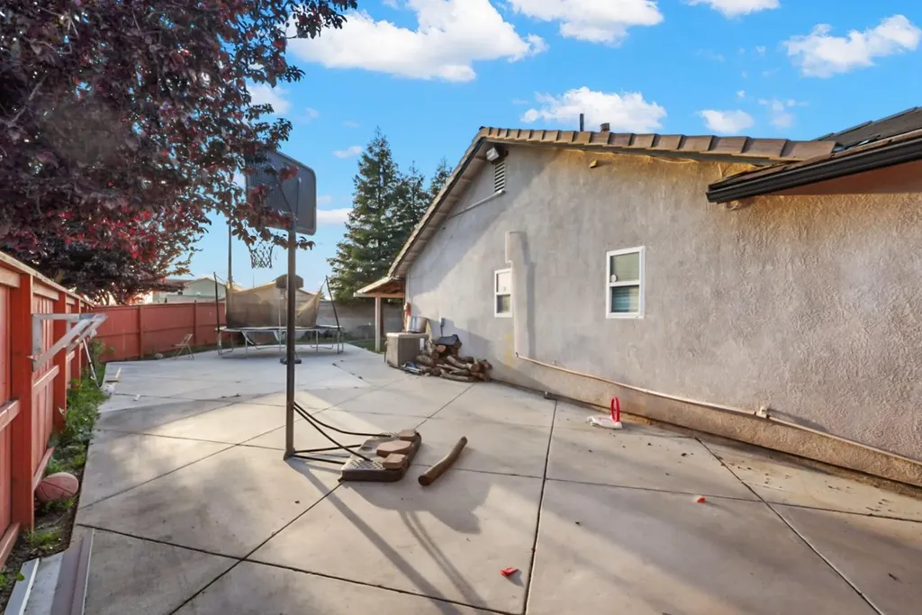 374 Molly Avenue Chowchilla CA 93610