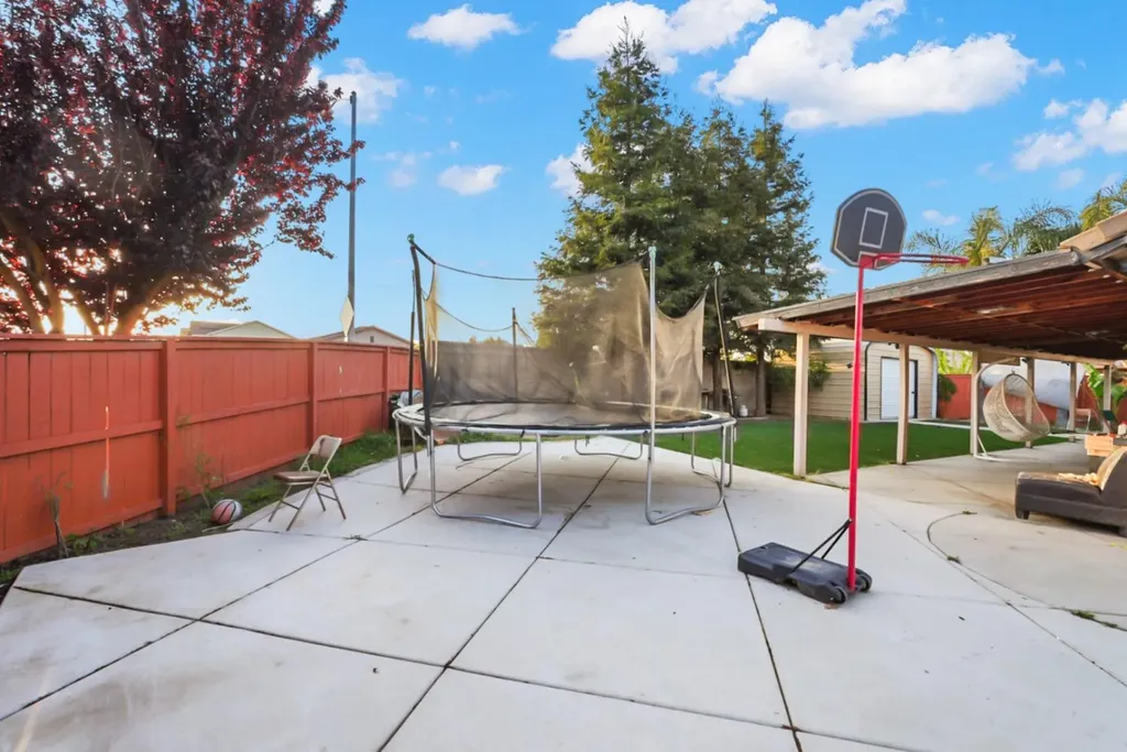 374 Molly Avenue Chowchilla CA 93610