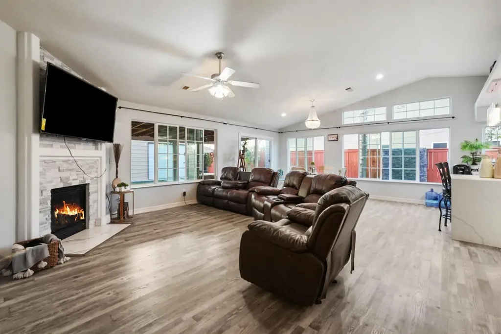 374 Molly Avenue Chowchilla CA 93610