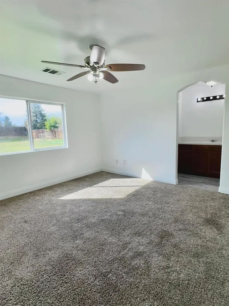 7111 Santana Sun Drive Bakersfield CA 93313