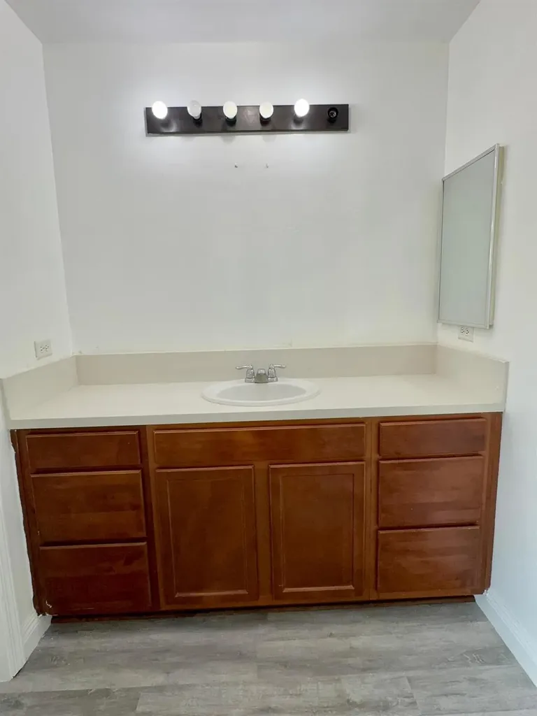 7111 Santana Sun Drive Bakersfield CA 93313