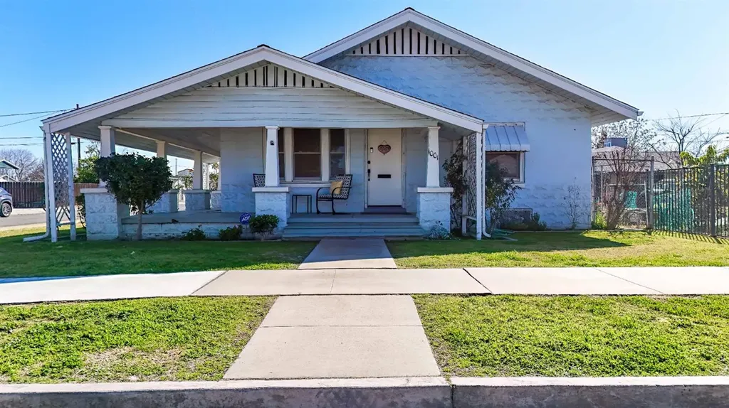 1001 Trinity Avenue Chowchilla CA 93610