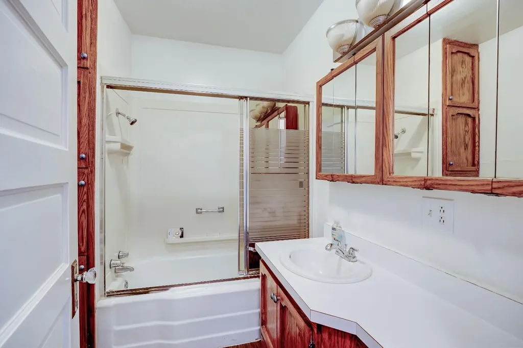 1001 Trinity Avenue Chowchilla CA 93610