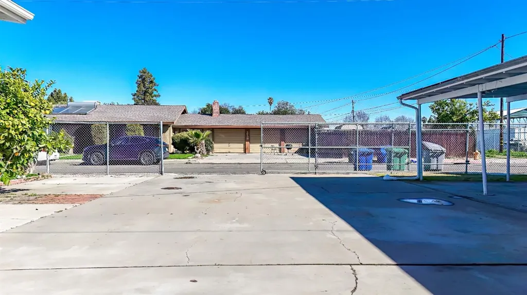 1001 Trinity Avenue Chowchilla CA 93610