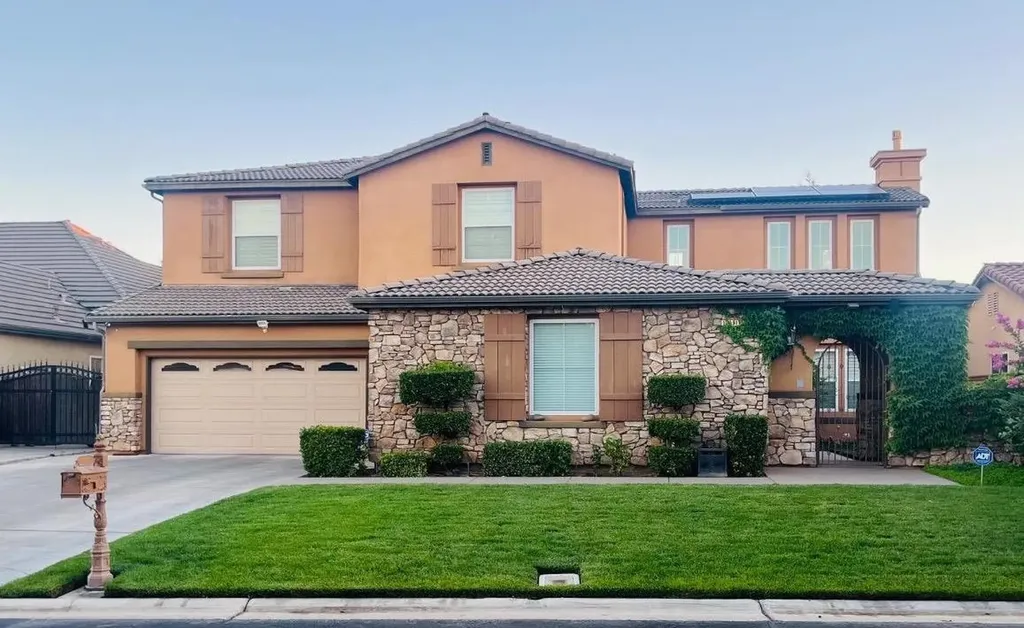 10591 E Biscayne Court Clovis CA 93619