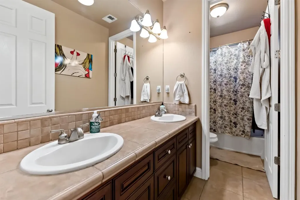 10591 E Biscayne Court Clovis CA 93619