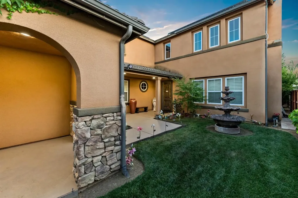 10591 E Biscayne Court Clovis CA 93619