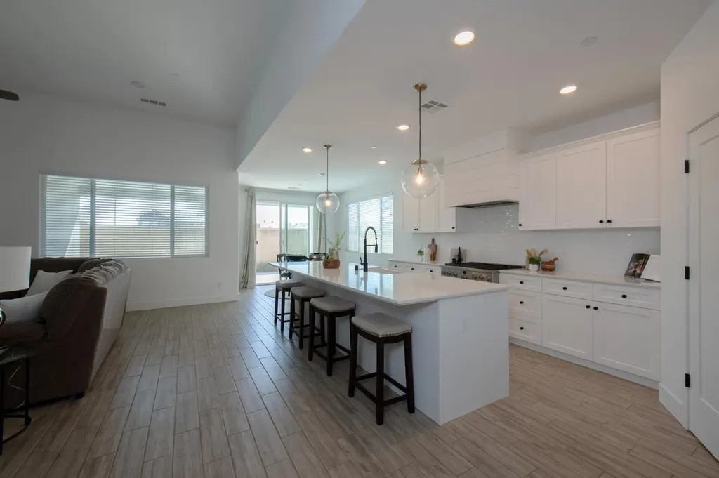 1140 Farmhouse Avenue Clovis CA 93619