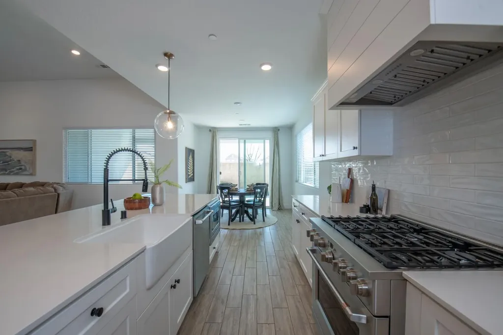 1140 Farmhouse Avenue Clovis CA 93619