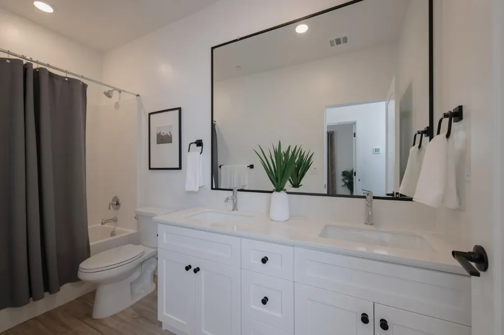 1140 Farmhouse Avenue Clovis CA 93619