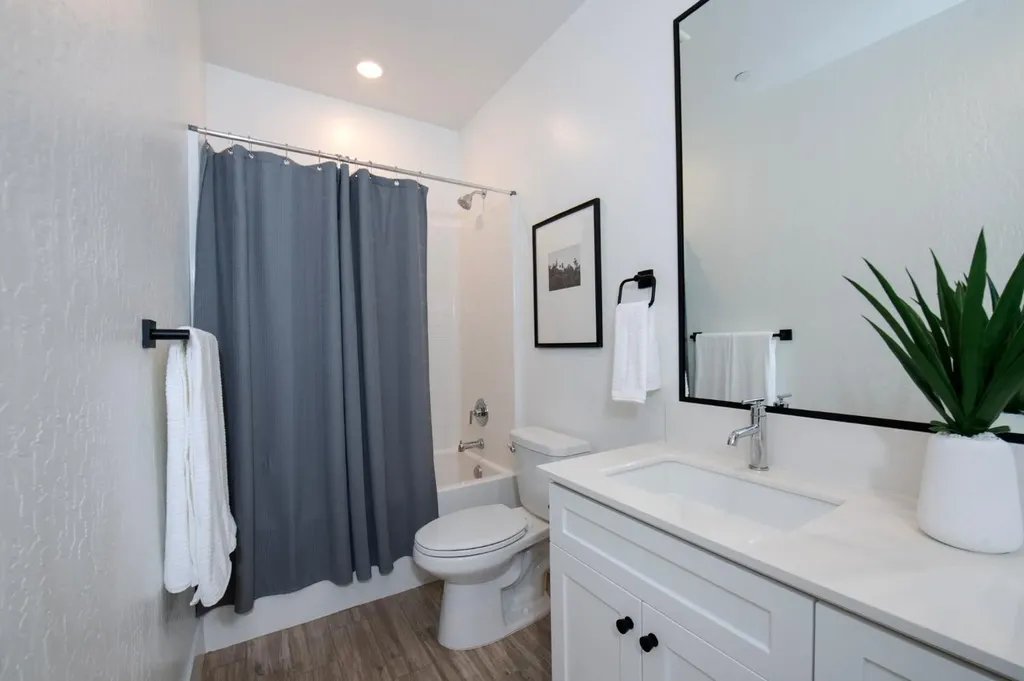 1140 Farmhouse Avenue Clovis CA 93619