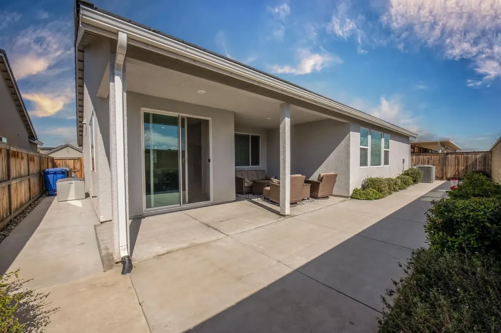 1140 Farmhouse Avenue Clovis CA 93619