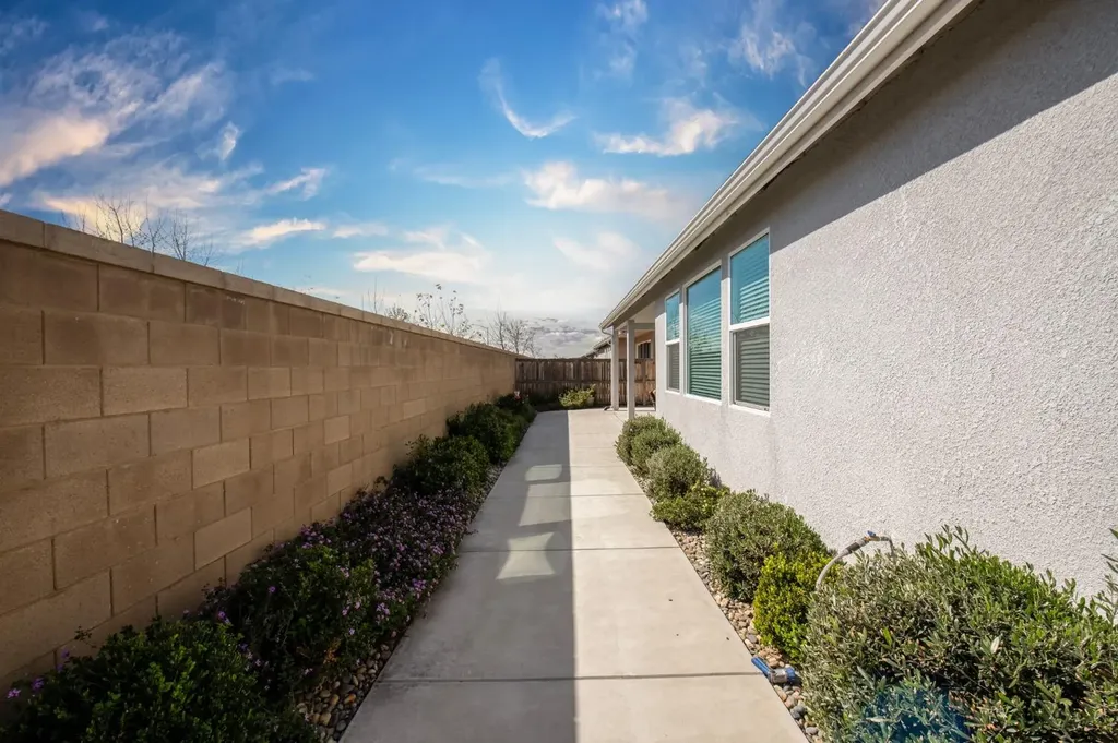 1140 Farmhouse Avenue Clovis CA 93619