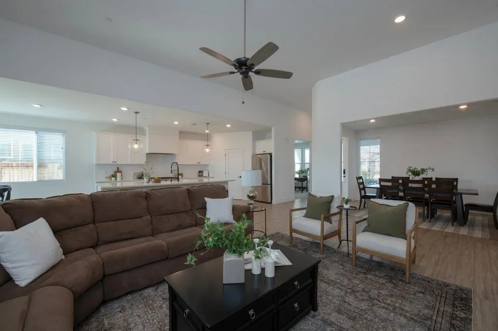 1140 Farmhouse Avenue Clovis CA 93619