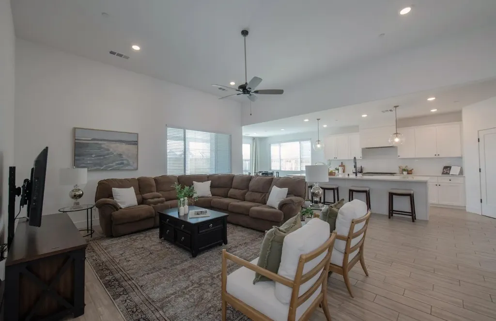 1140 Farmhouse Avenue Clovis CA 93619