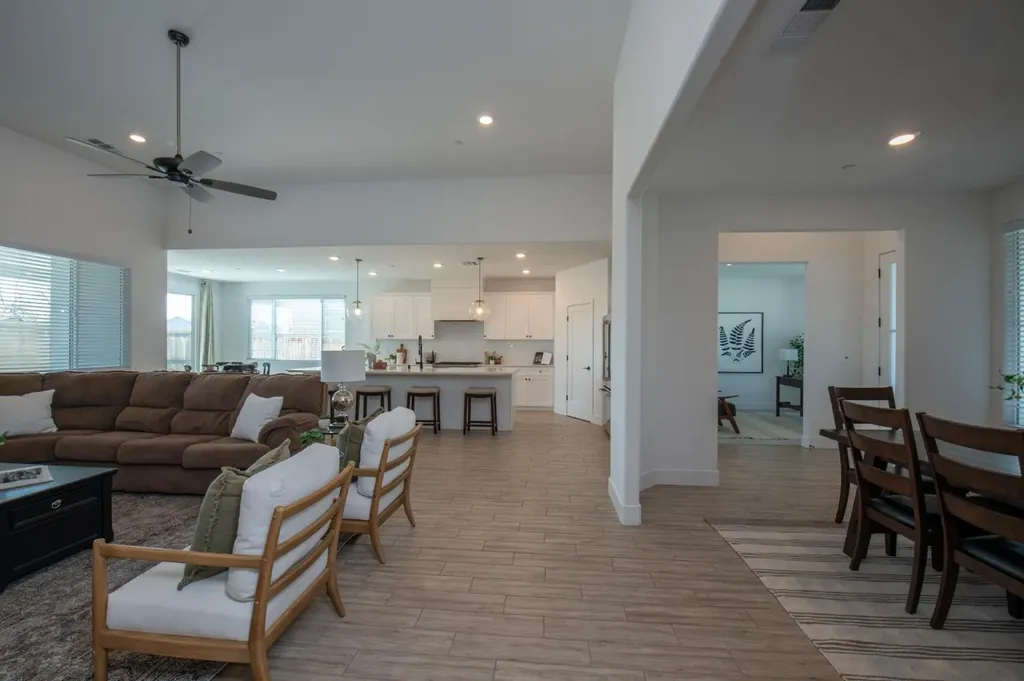 1140 Farmhouse Avenue Clovis CA 93619