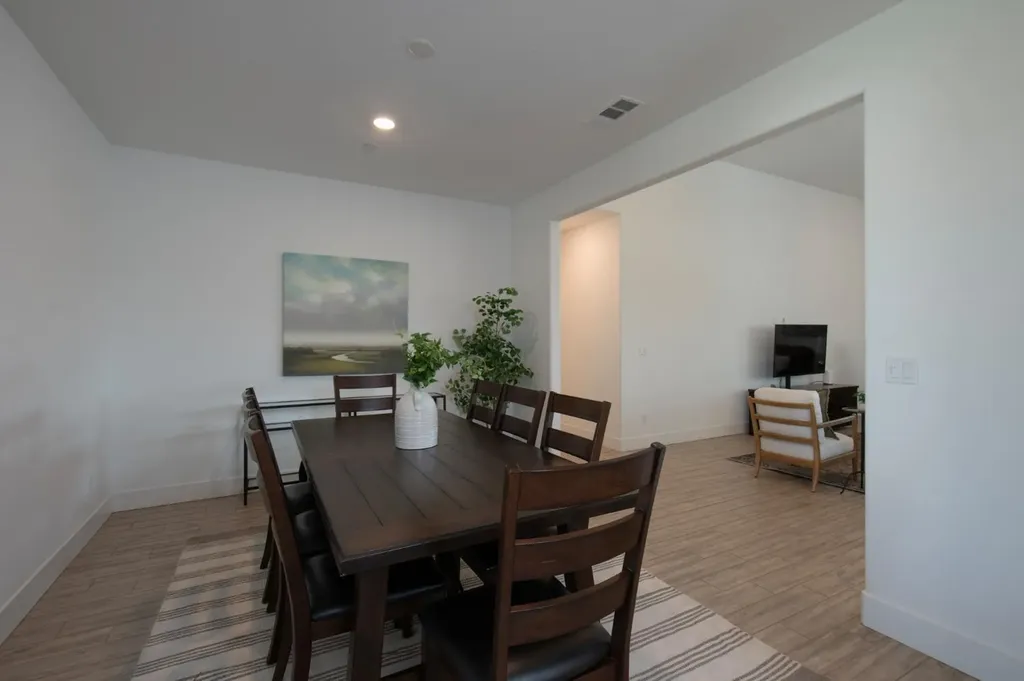 1140 Farmhouse Avenue Clovis CA 93619