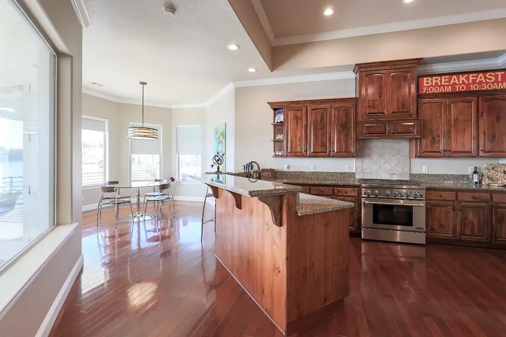 8295 Lake Shore Drive Chowchilla CA 93610