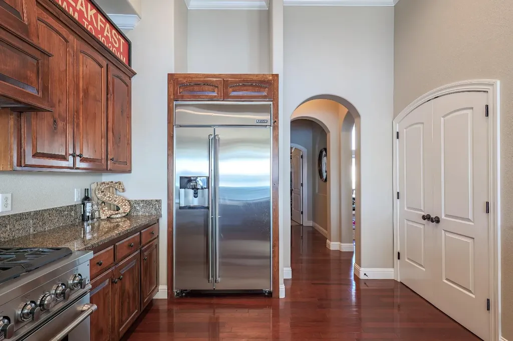 8295 Lake Shore Drive Chowchilla CA 93610